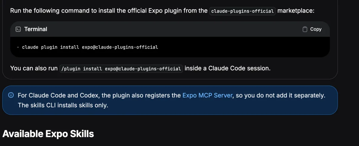 עמוד Expo Skills בתיעוד של Expo, עם פקודת ההתקנה claude plugin install expo@claude-plugins-official והערה שהפלאגין רושם גם את שרת ה-MCP של Expo